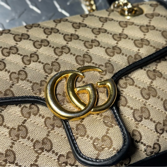 Gucci Marmont Flap Bag in Black - Picture 4 of 11